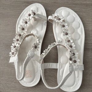 Size 8 white sandals